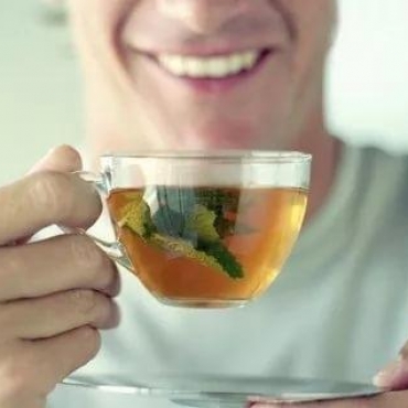 Бореться з карієсом і зміцнює емаль: чим корисний чай для зубів - фото